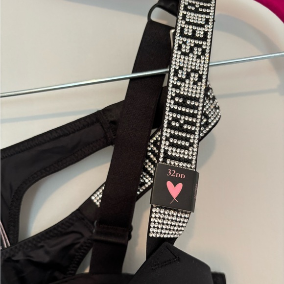 NWT Victoria’s Secret smooth shine strap push-up bra and shine strap thong set - Picture 4 of 10